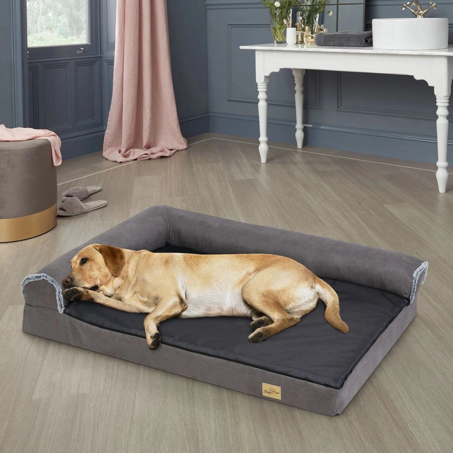 Lit à mémoire de forme pour chien de grande taille et moyenne taille, offrant un confort optimal et une relaxation maximale.